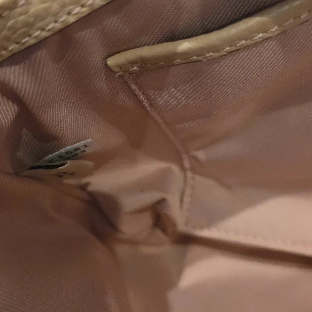 Coach polished pebble
